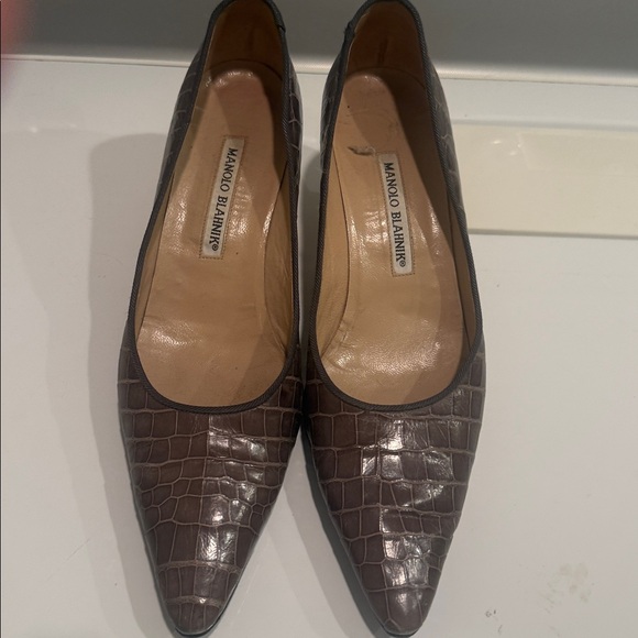 Manolo Blahnik Gray Crocodile Women's Pumps 381/2